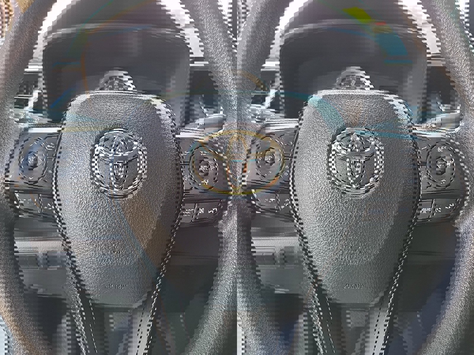 Used 2021 Toyota Corolla LE image 12