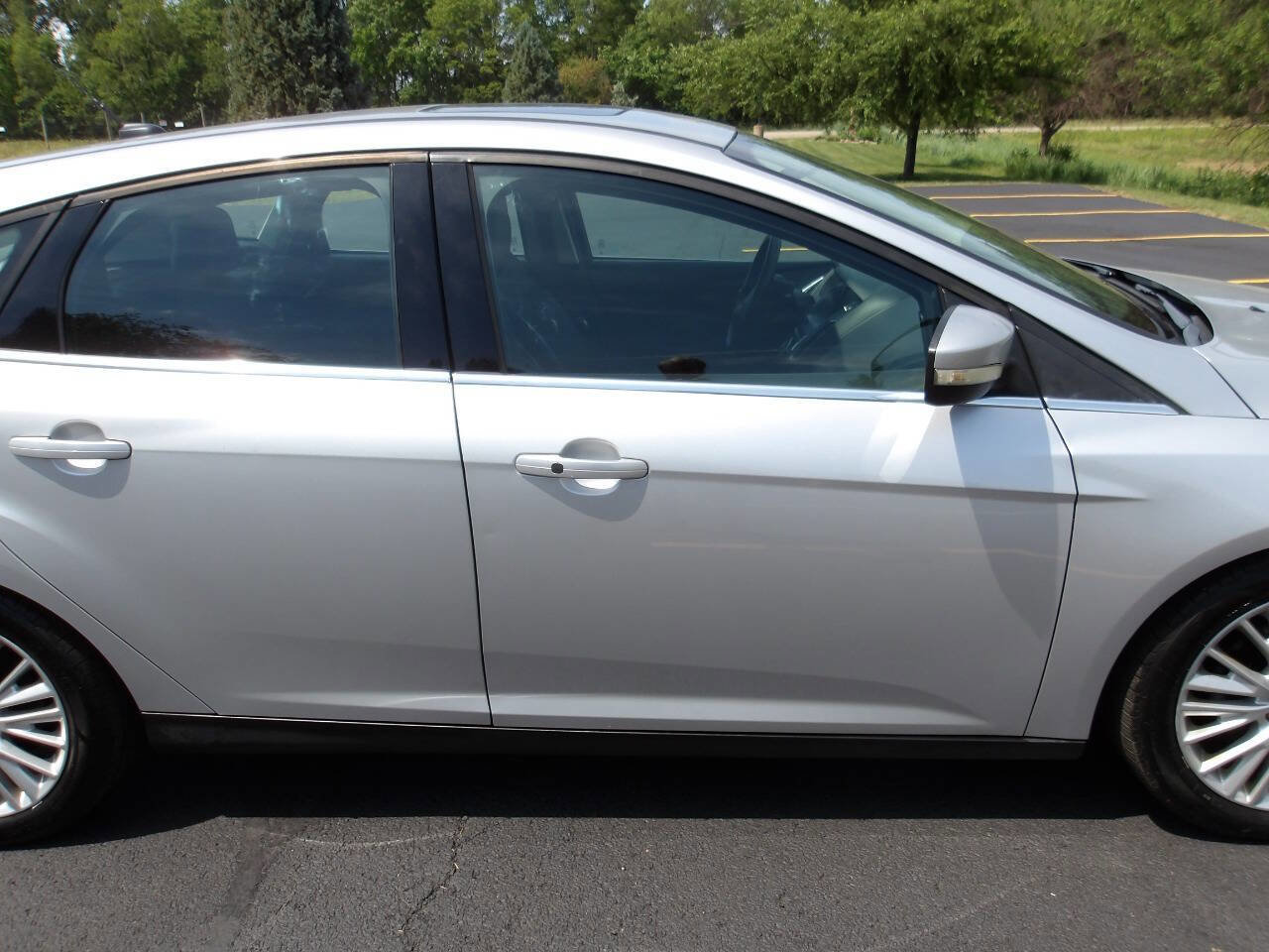 Used 2015 Ford Focus Titanium FWD image 32