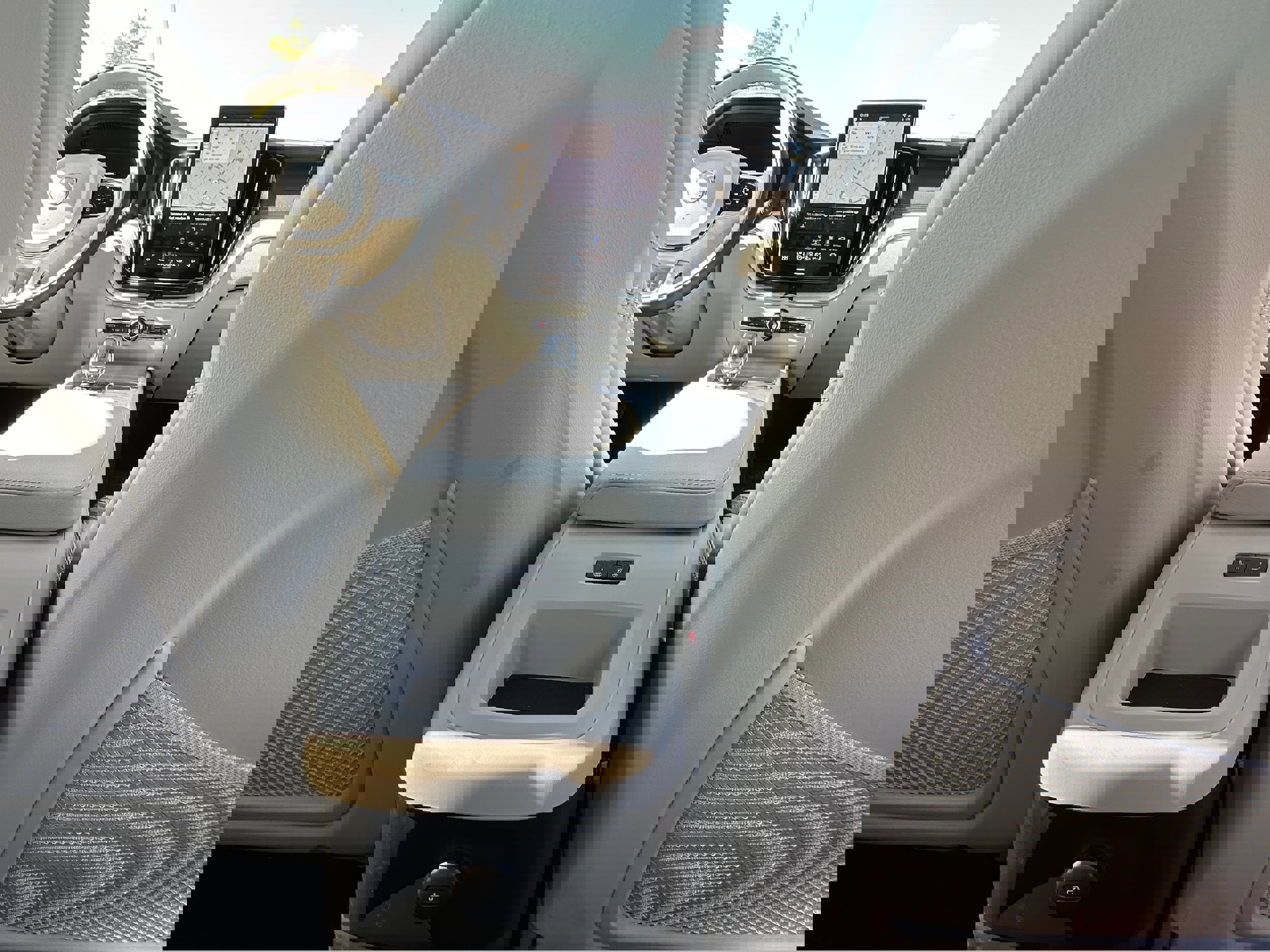 New 2026 Volvo XC60 T8 Ultra w/ Protection Package Premier image 10