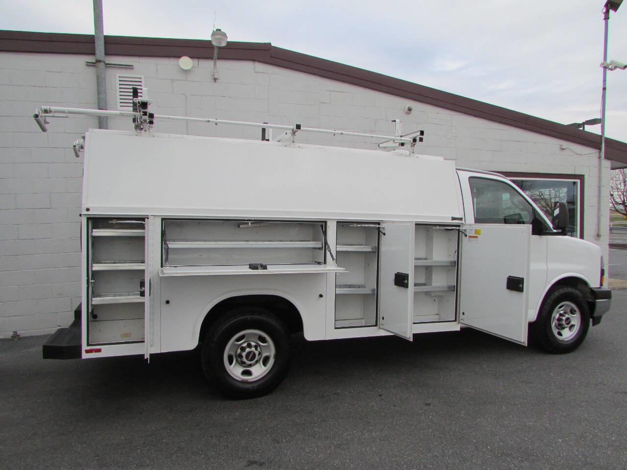 Used 2019 GMC Savana 3500 w/ Power Convenience Package RWD image 5