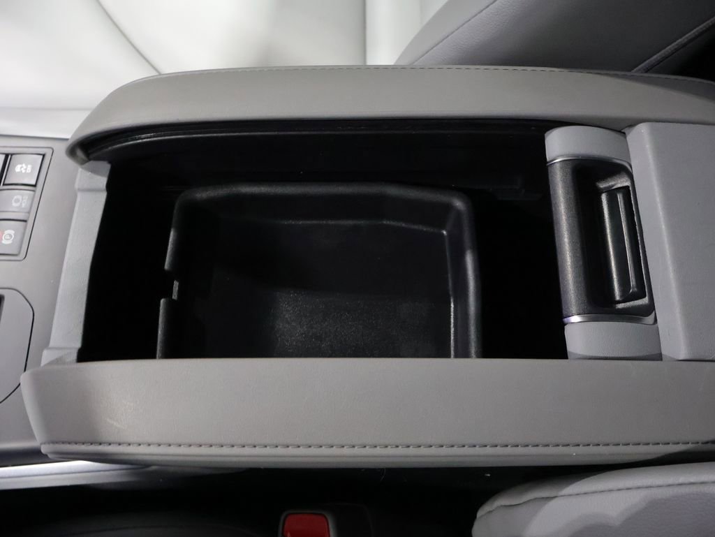 Used 2023 Toyota Highlander XLE image 33