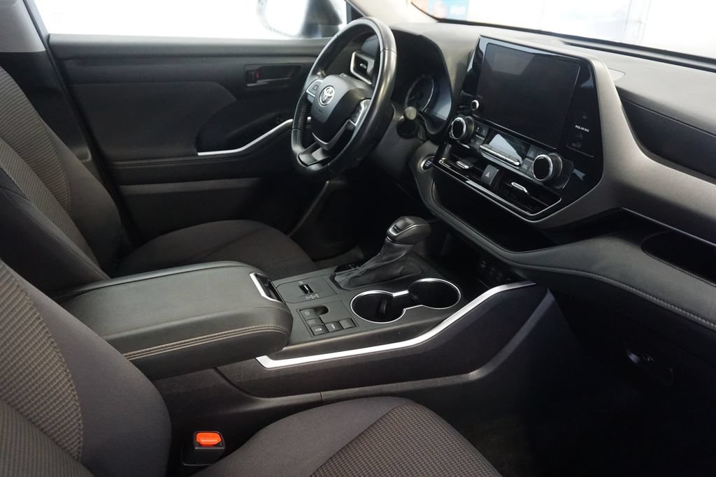 Certified 2024 Toyota Highlander LE FWD image 26