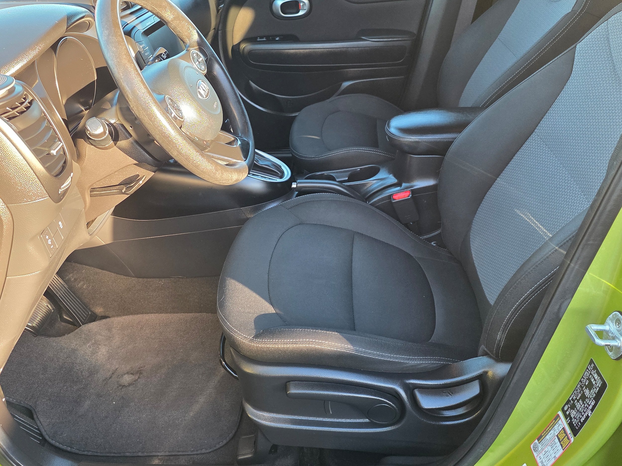 Used 2018 Kia Soul + FWD image 13