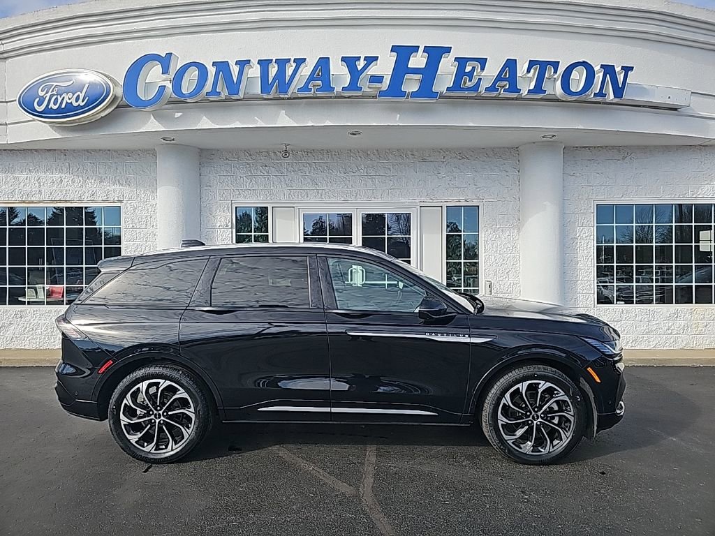 Used 2024 Lincoln Nautilus Reserve image 1
