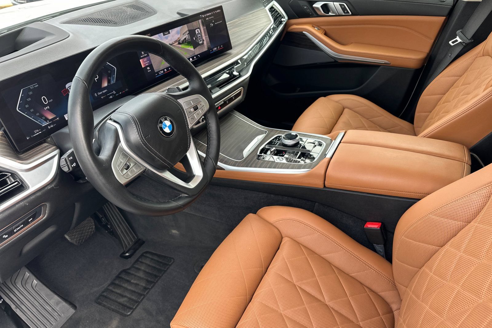 Used 2024 BMW X7 xDrive40i w/ Premium Package AWD/4WD image 9