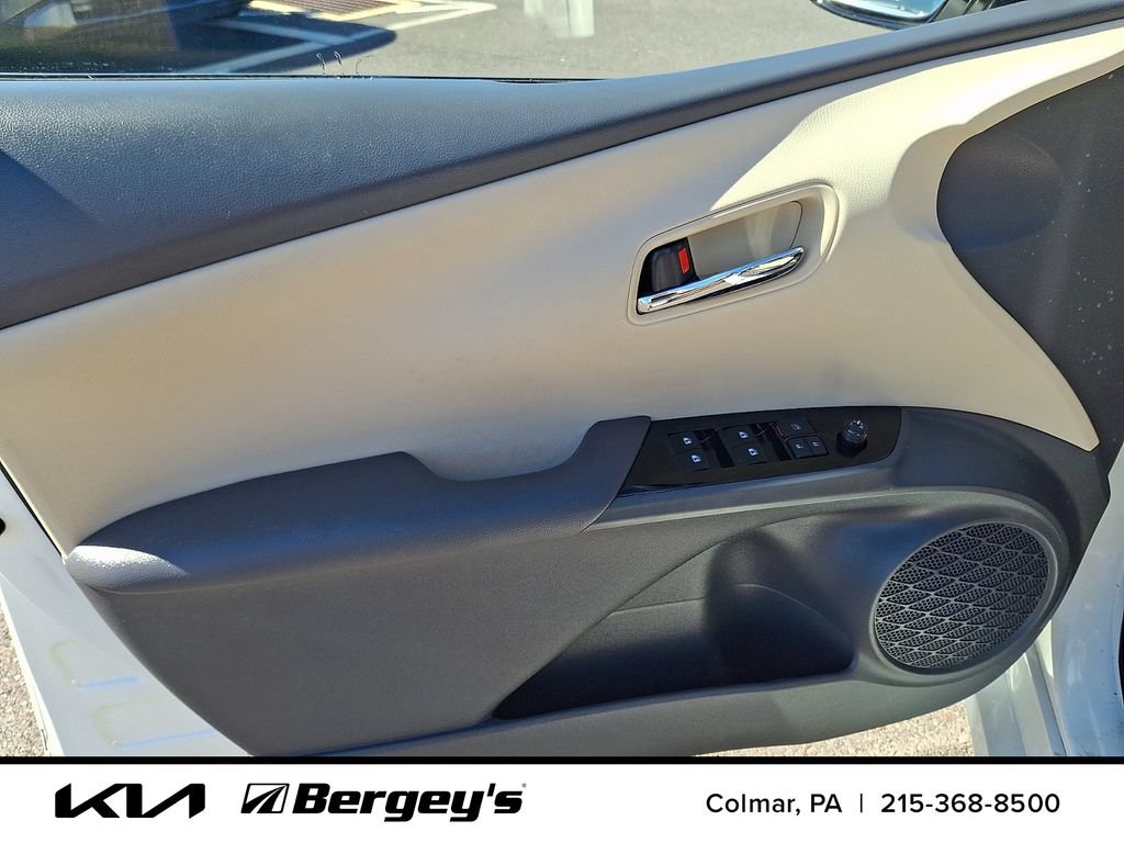 Used 2017 Toyota Prius Four FWD image 14