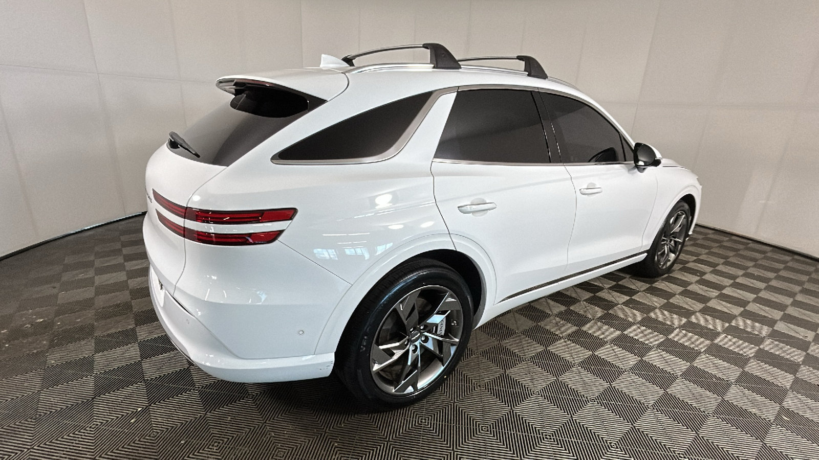 Used 2024 Genesis Electrified GV70 AWD/4WD image 3