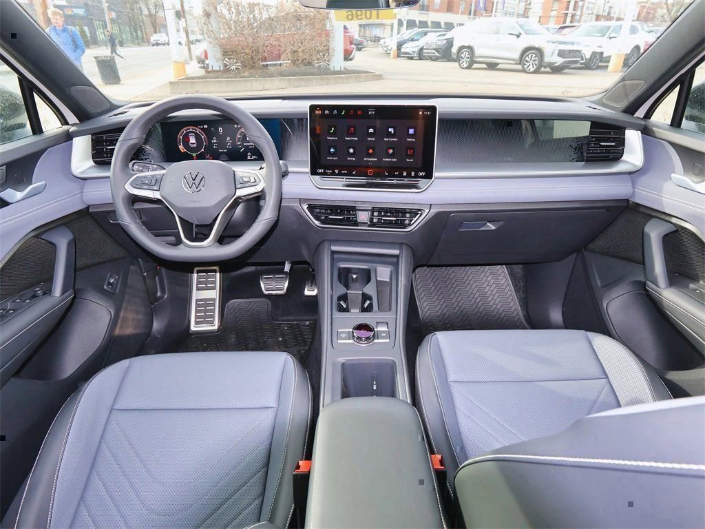 New 2026 Volkswagen Tiguan SE R-Line FWD image 17