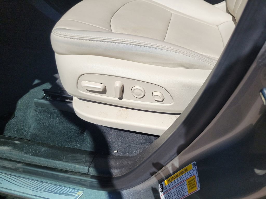 Used 2023 Buick Enclave Premium w/ Experience Buick Package image 12