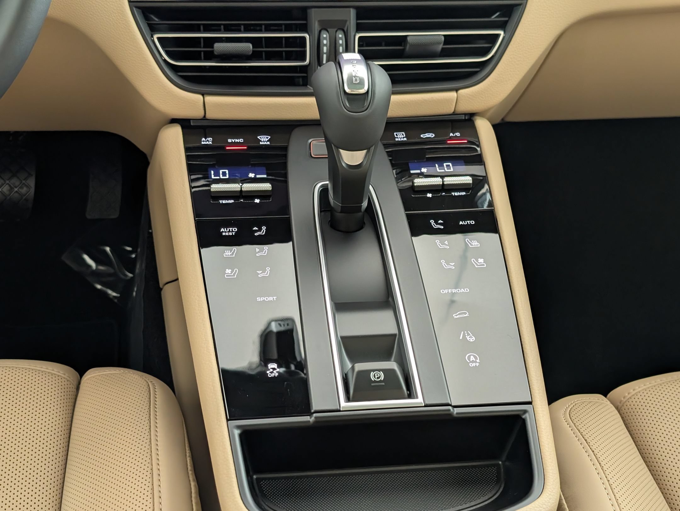 Certified 2026 Porsche Macan AWD/4WD image 24