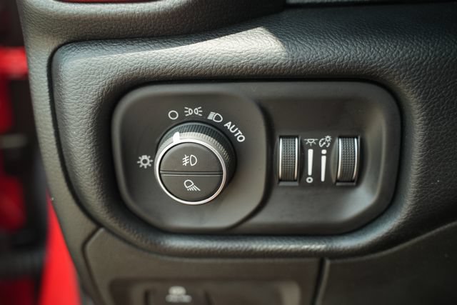 Used 2019 RAM 1500 Rebel AWD/4WD image 32