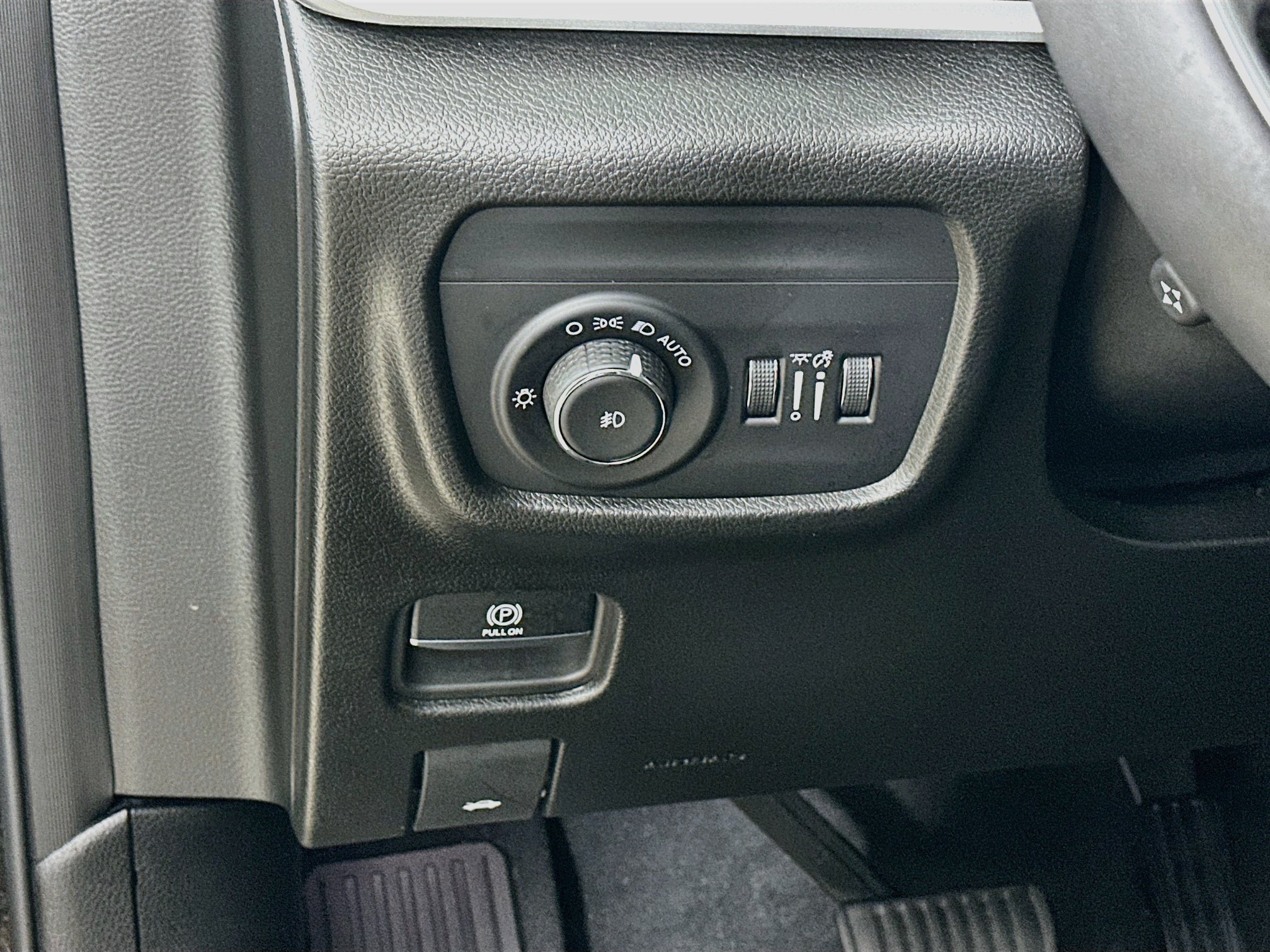 Used 2024 Jeep Grand Cherokee L Limited w/ Luxury Tech Group II AWD/4WD image 10