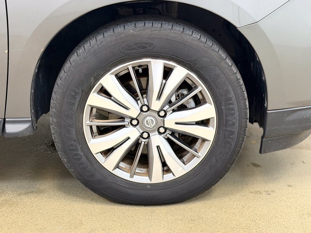 Used 2019 Nissan Pathfinder SV FWD image 4