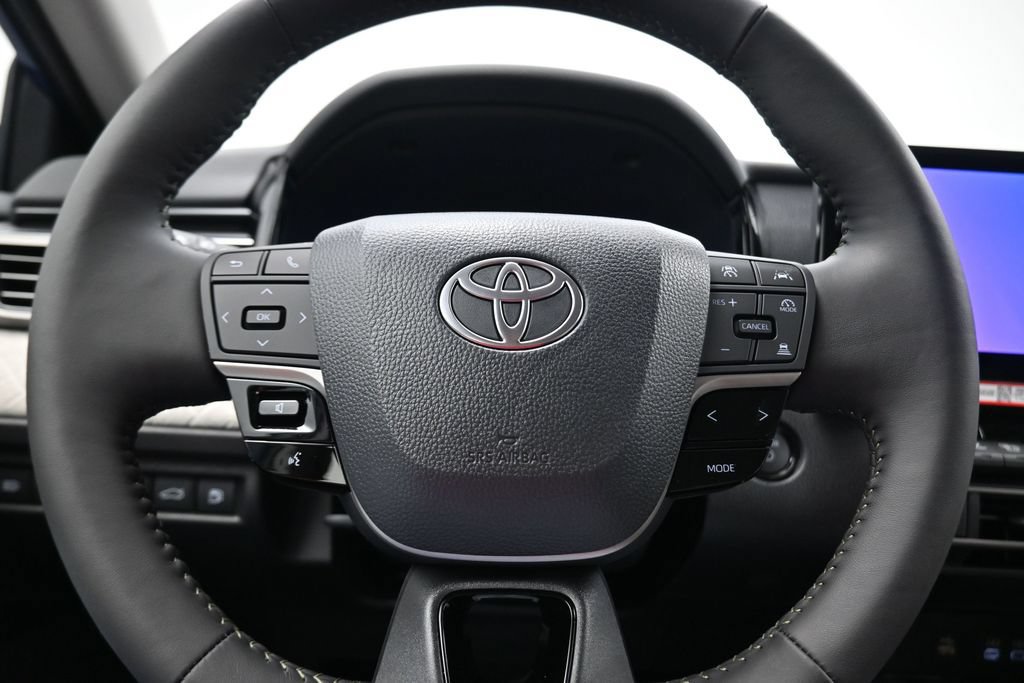 Used 2026 Toyota Camry XLE FWD image 7