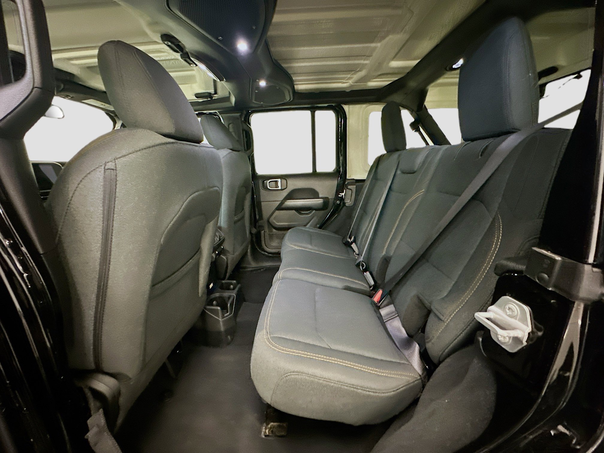 Used 2025 Jeep Wrangler Sahara image 28