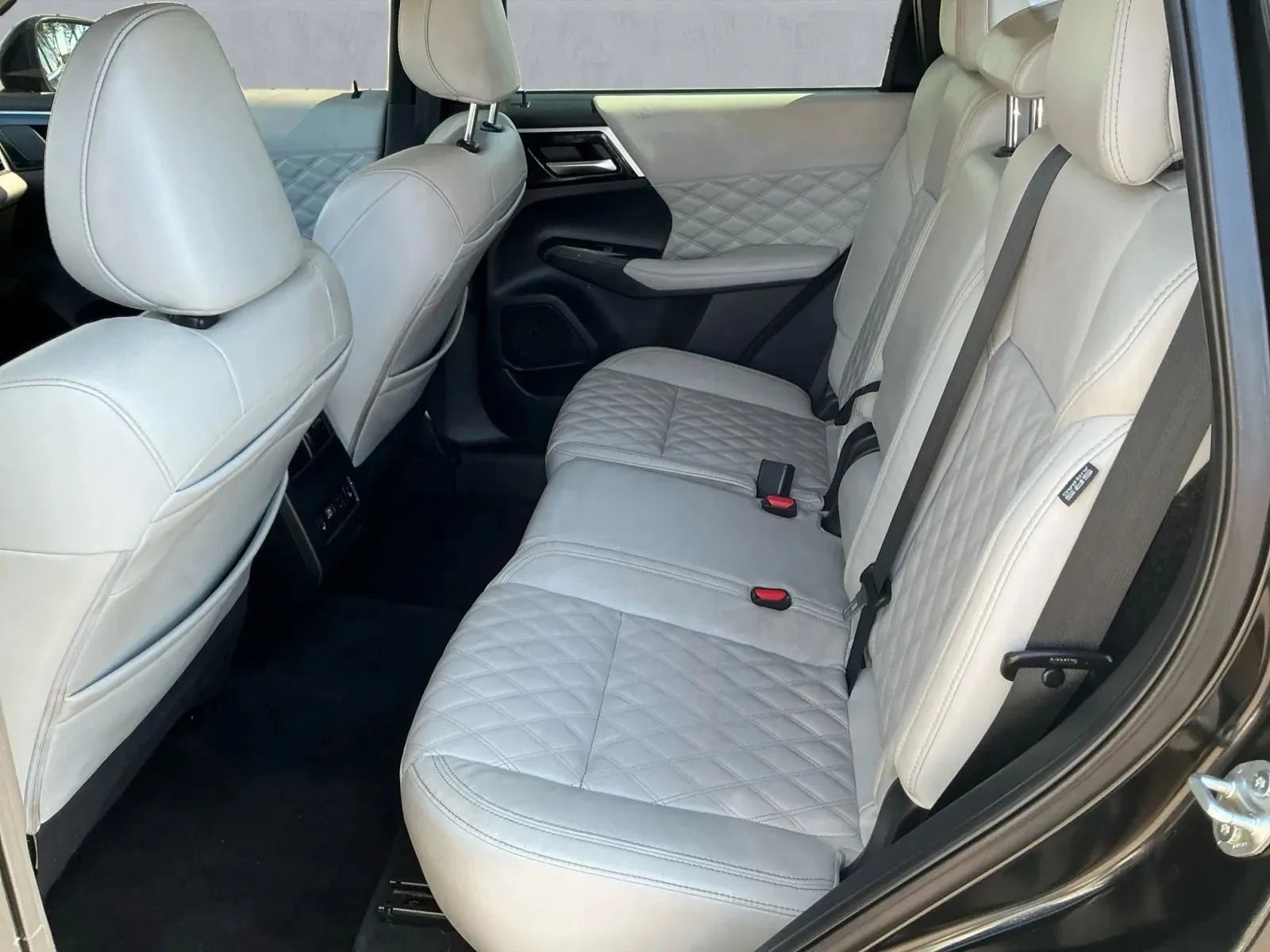 Used 2022 Mitsubishi Outlander SEL image 14