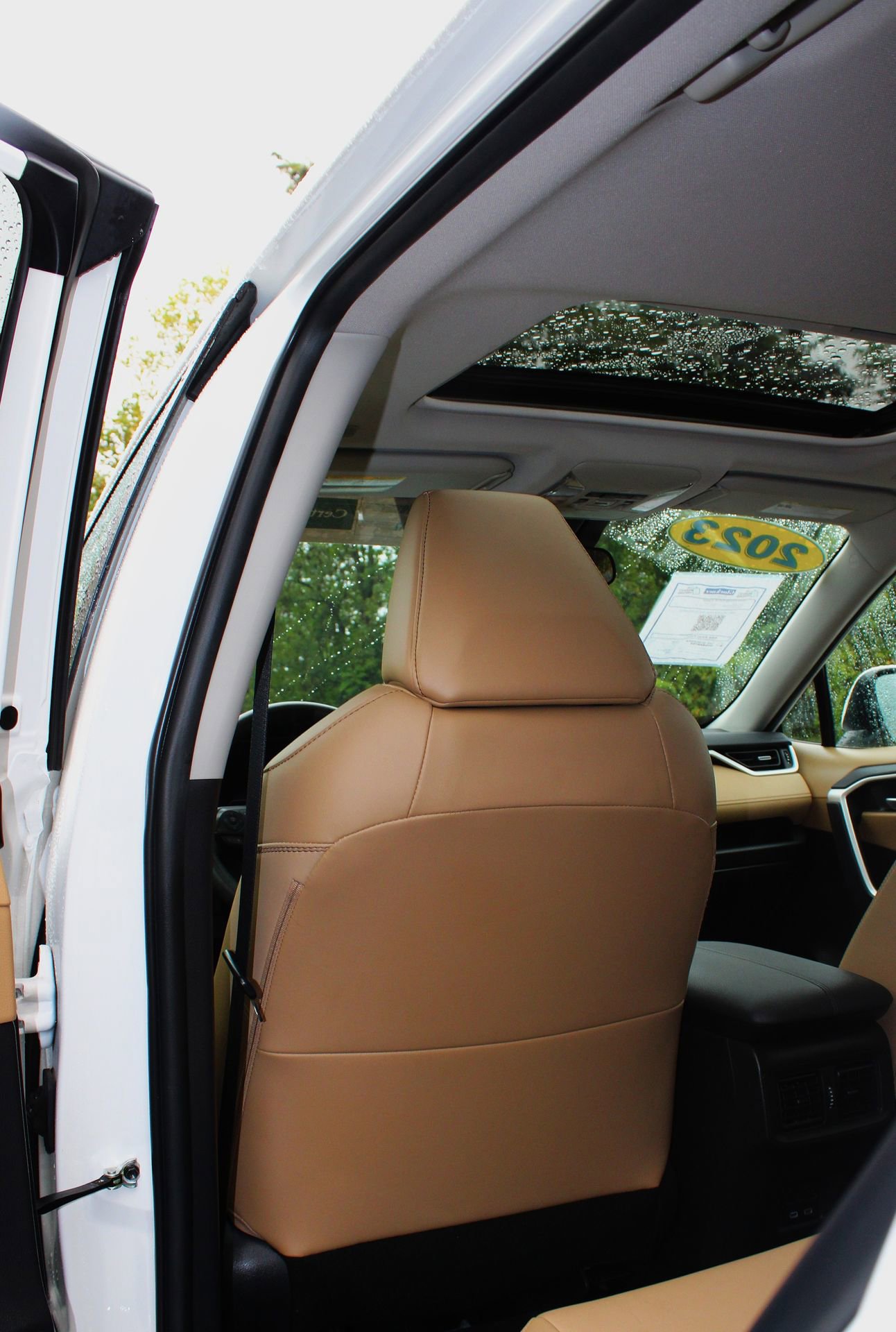 Used 2023 Toyota RAV4 XLE Premium image 18