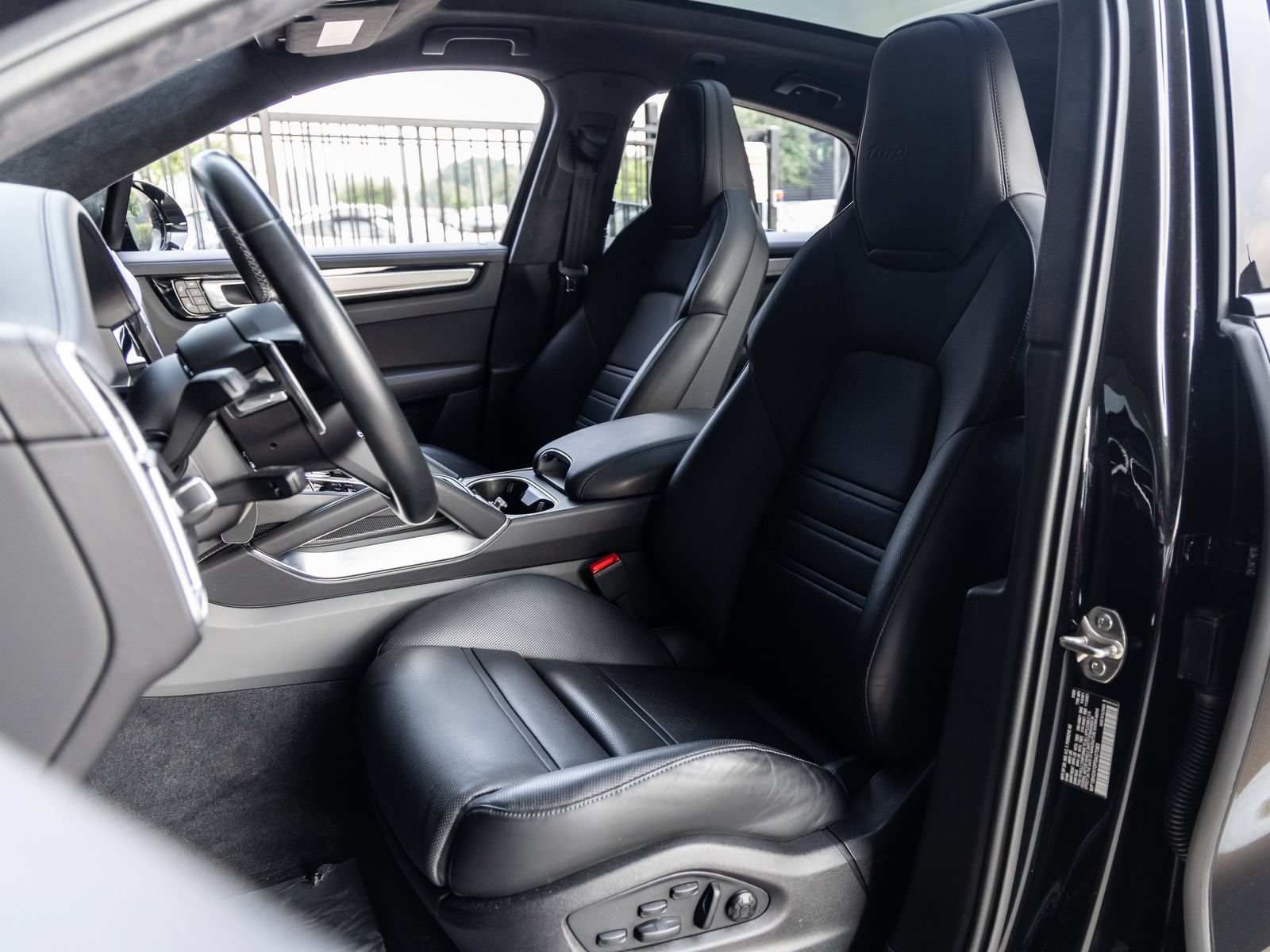 Used 2023 Porsche Cayenne Turbo S AWD/4WD image 5
