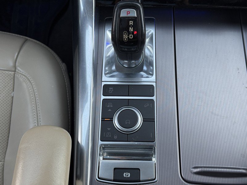 Used 2018 Land Rover Range Rover Sport HSE image 23