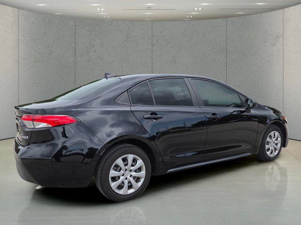 Used 2023 Toyota Corolla LE FWD image 4