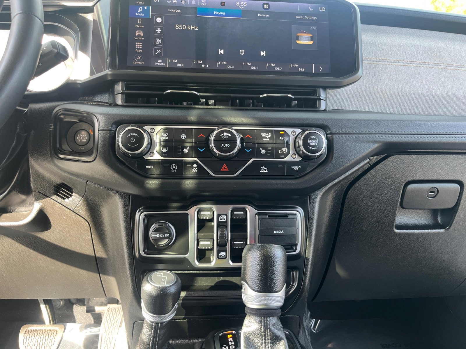 Used 2024 Jeep Wrangler Sahara image 20