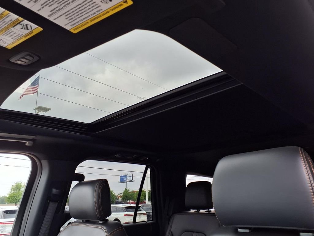 Used 2024 Ford Expedition Platinum AWD/4WD image 17