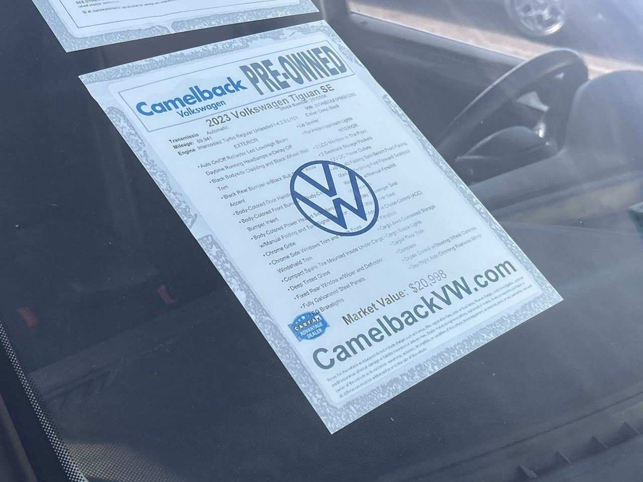 Used 2023 Volkswagen Tiguan SE w/ Panoramic Sunroof Package FWD image 7