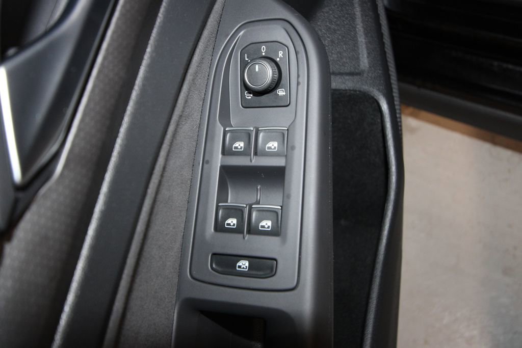 Used 2024 Volkswagen GTI SE image 6