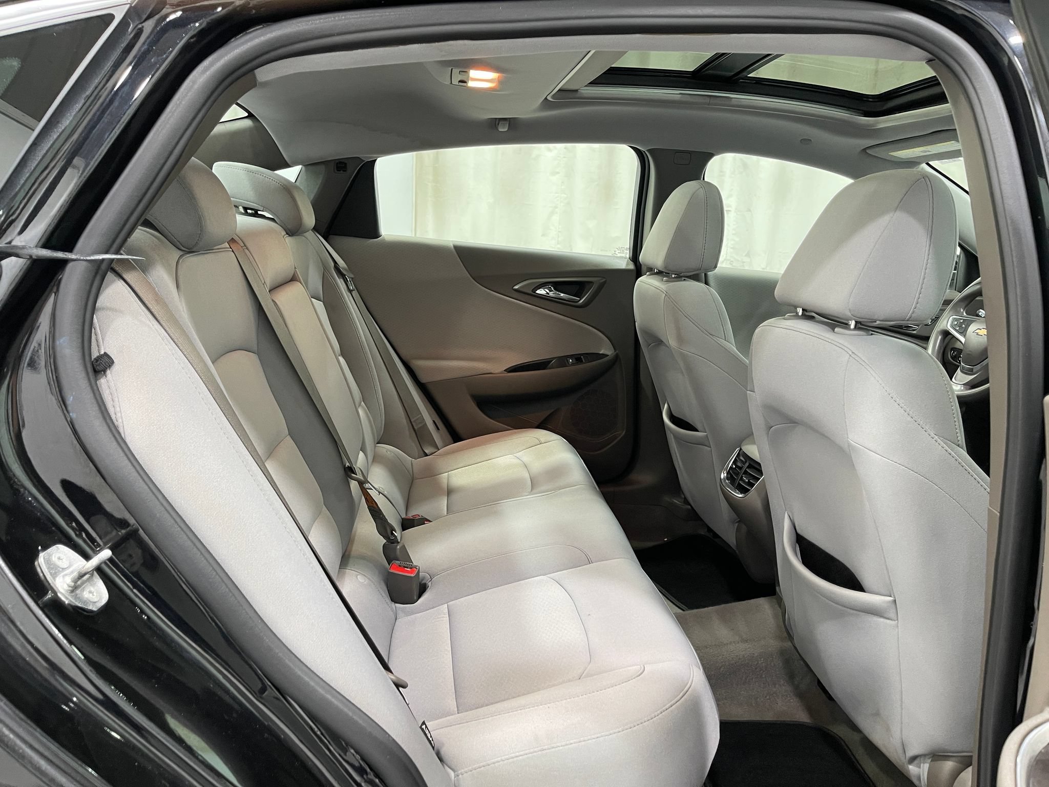Used 2021 Chevrolet Malibu LT FWD image 29