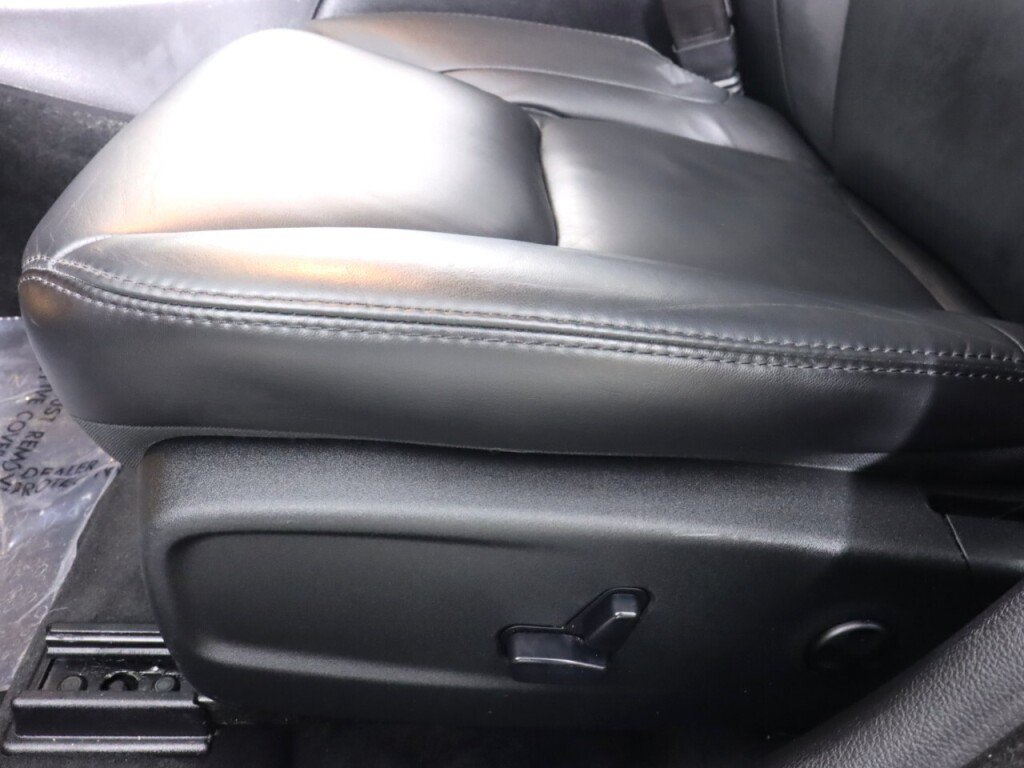 Used 2015 Chrysler 300 Limited RWD image 25
