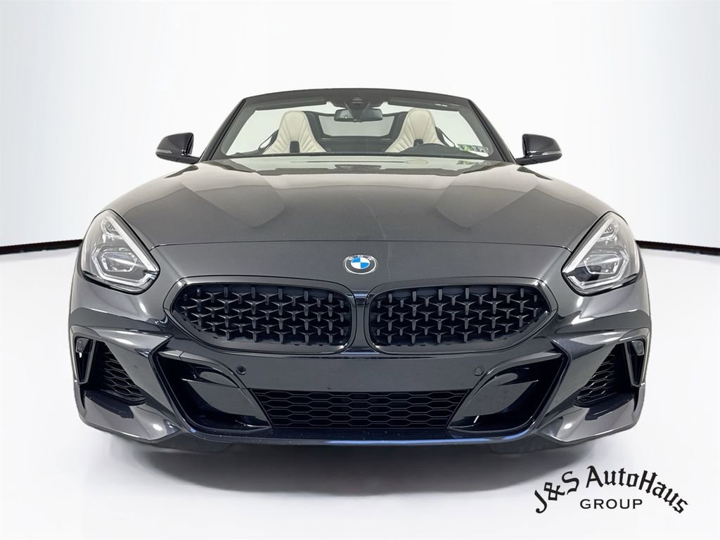 Used 2022 BMW Z4 M40i w/ Premium Package RWD image 2
