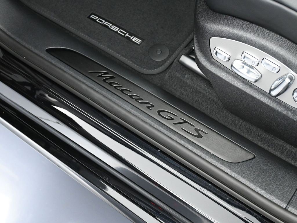 New 2026 Porsche Macan GTS image 16