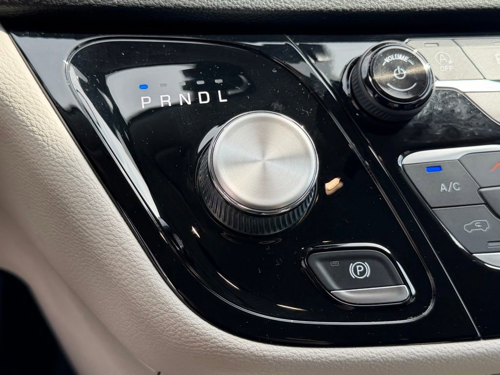 Used 2021 Chrysler Pacifica Touring-L w/ Uconnect Theater Family Group image 28