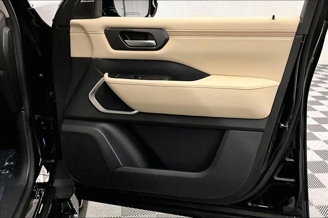 New 2025 Nissan Armada Platinum Reserve image 35