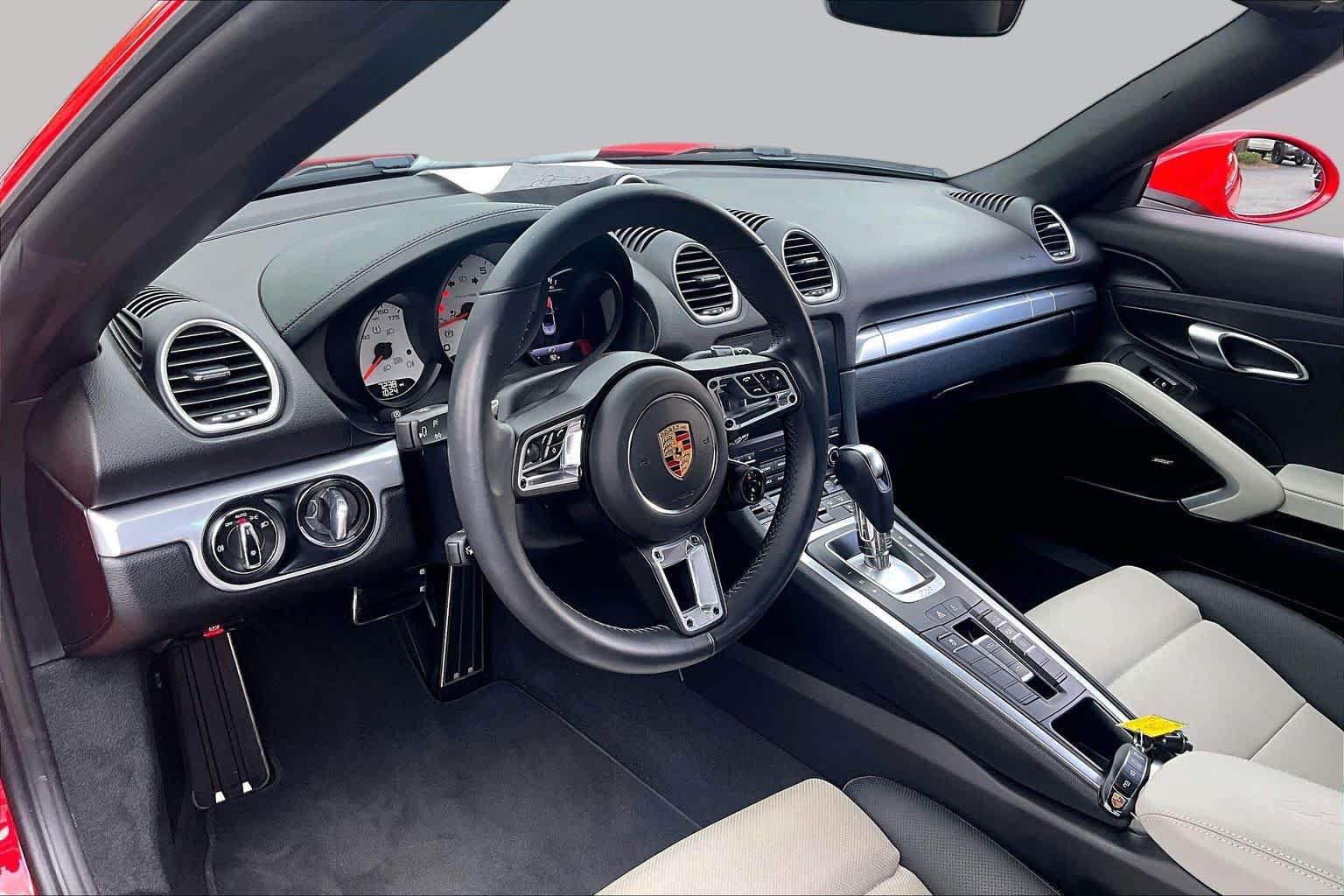 Used 2024 Porsche 718 Boxster RWD image 14