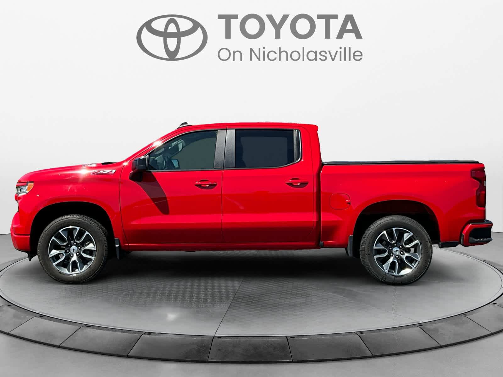 Used 2023 Chevrolet Silverado 1500 RST w/ Z71 Off-Road Package AWD/4WD image 3