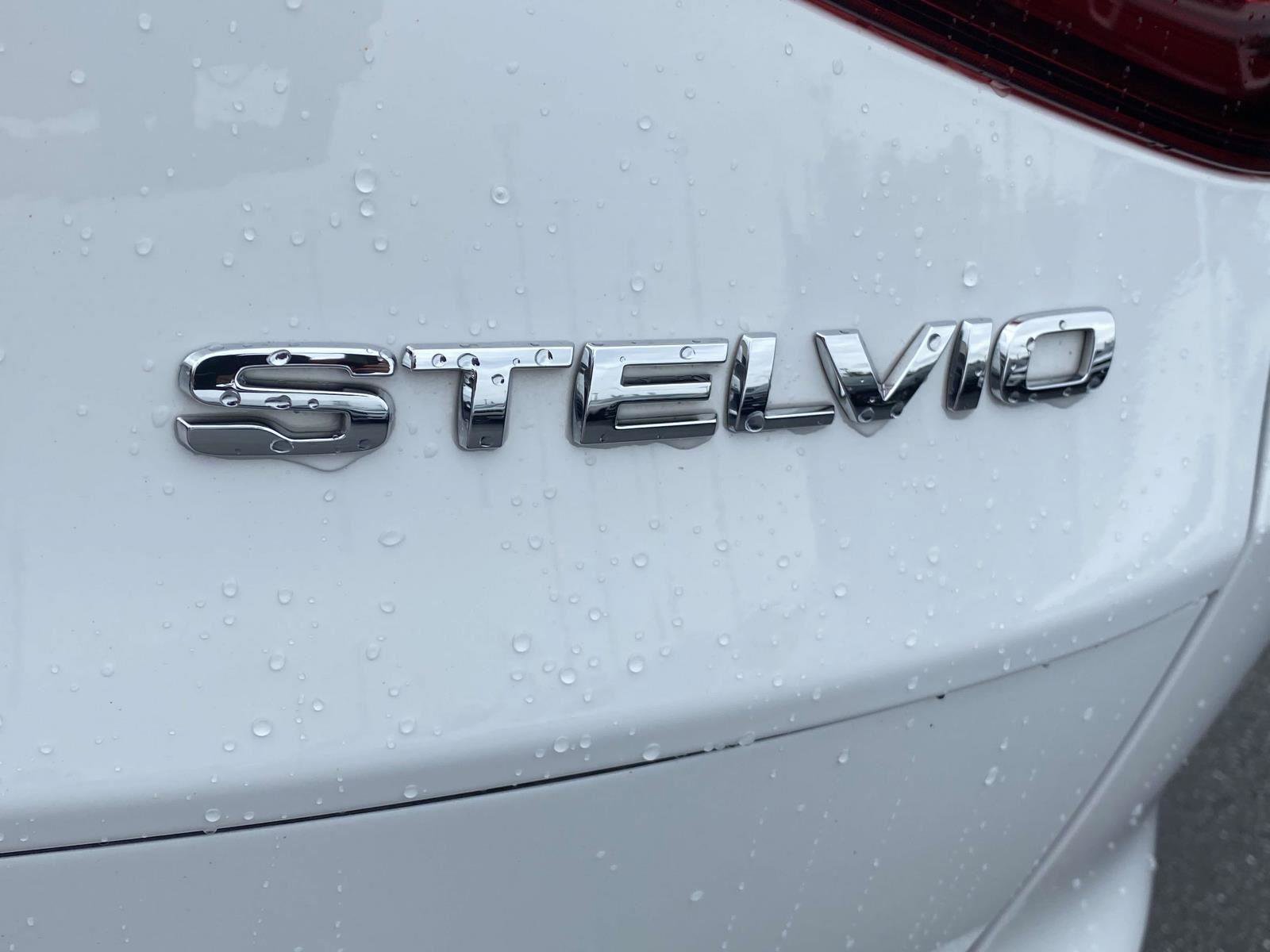 Used 2022 Alfa Romeo Stelvio Veloce image 40