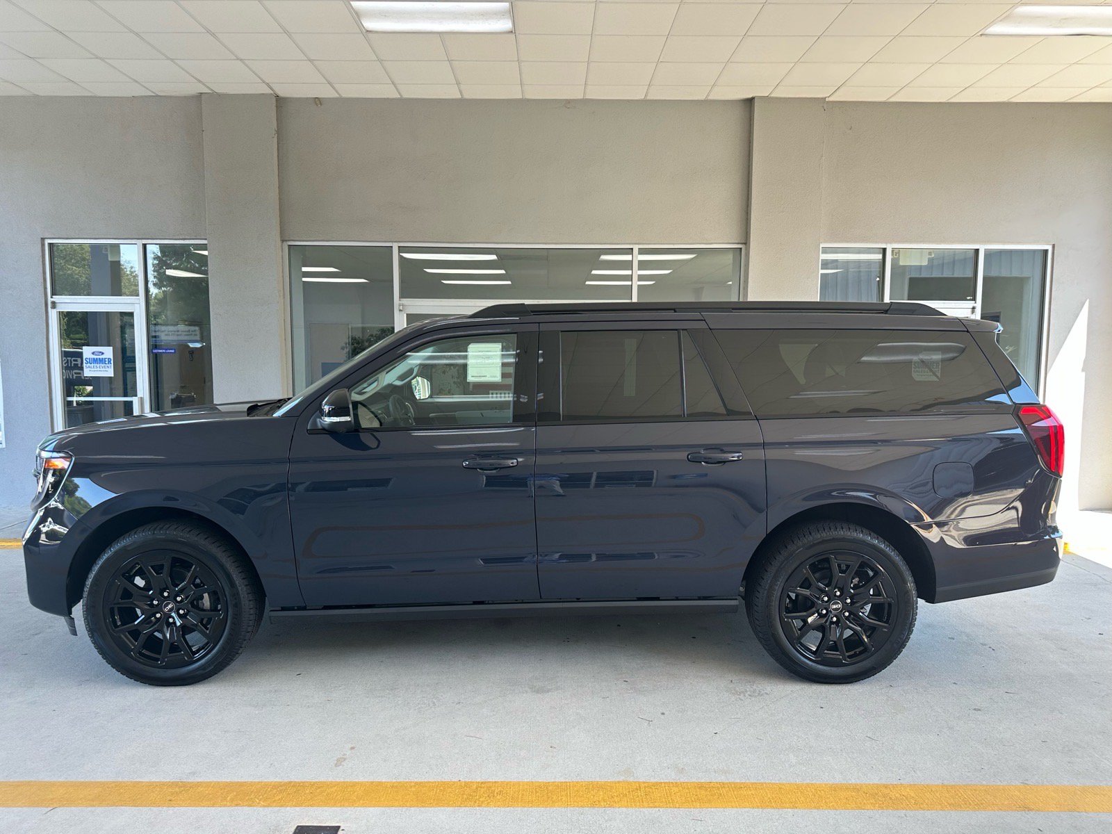 New 2027 Ford Expedition Max Platinum AWD/4WD image 3