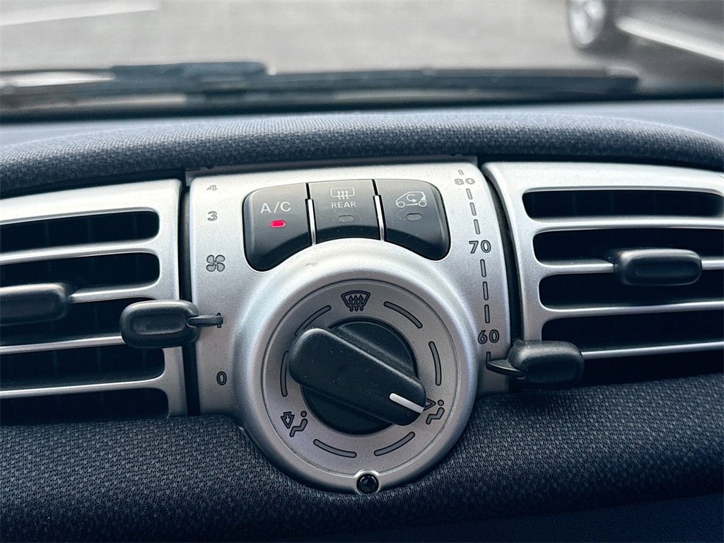 Used 2014 smart fortwo pure image 14