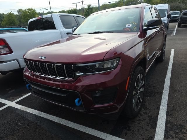 Used 2023 Jeep Grand Cherokee Overland w/ Luxury Tech Group IV AWD/4WD image 2