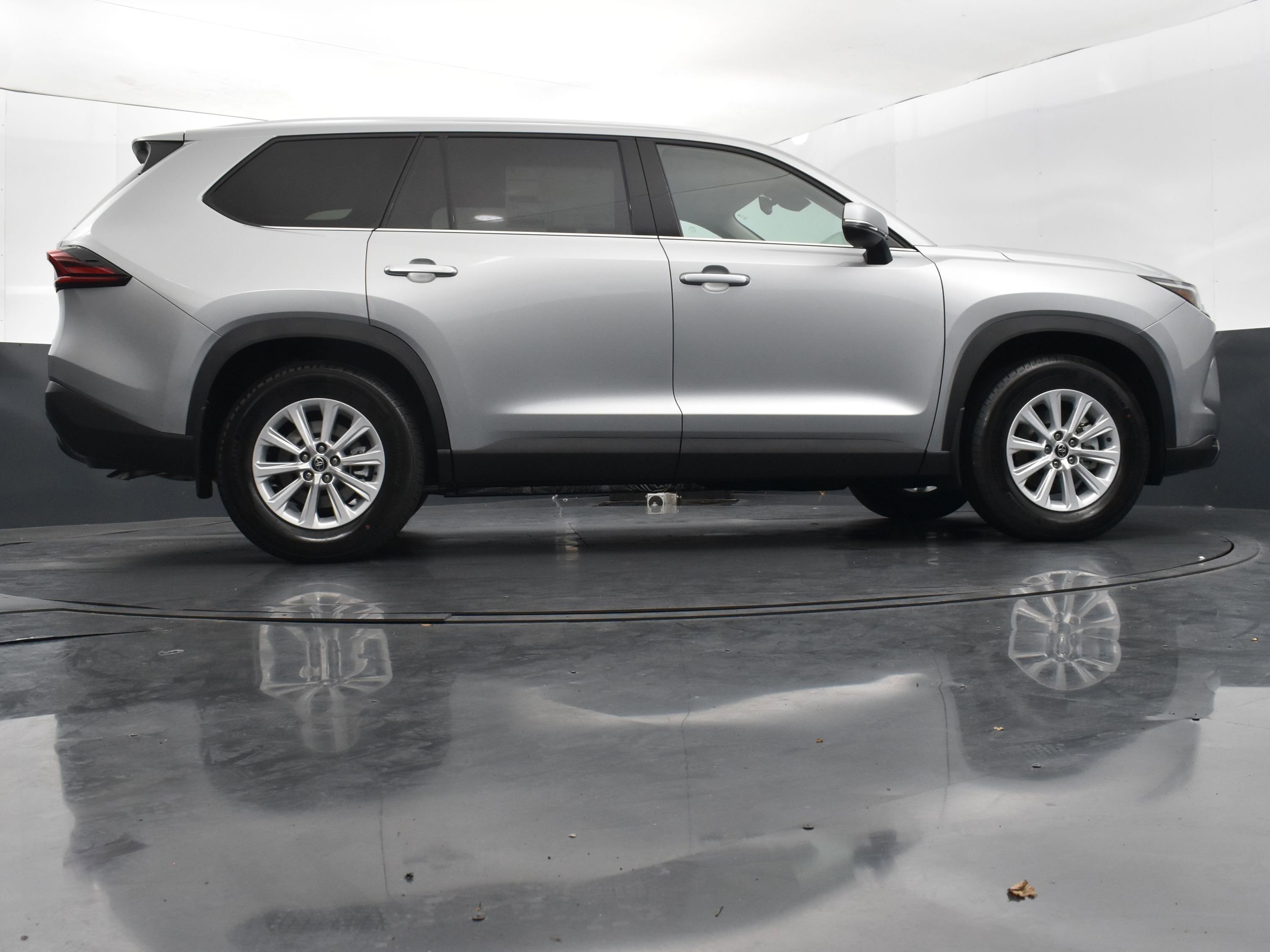 Used 2026 Toyota Grand Highlander XLE image 40