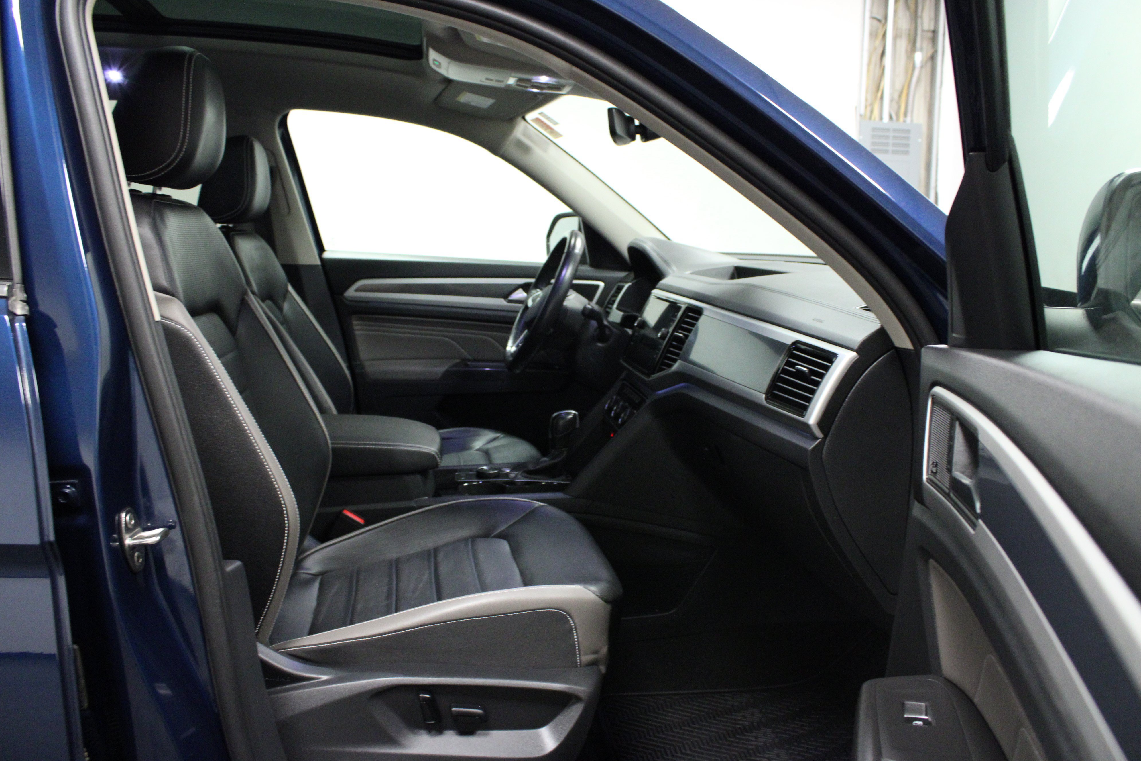 Used 2023 Volkswagen Atlas SEL Premium AWD/4WD image 17