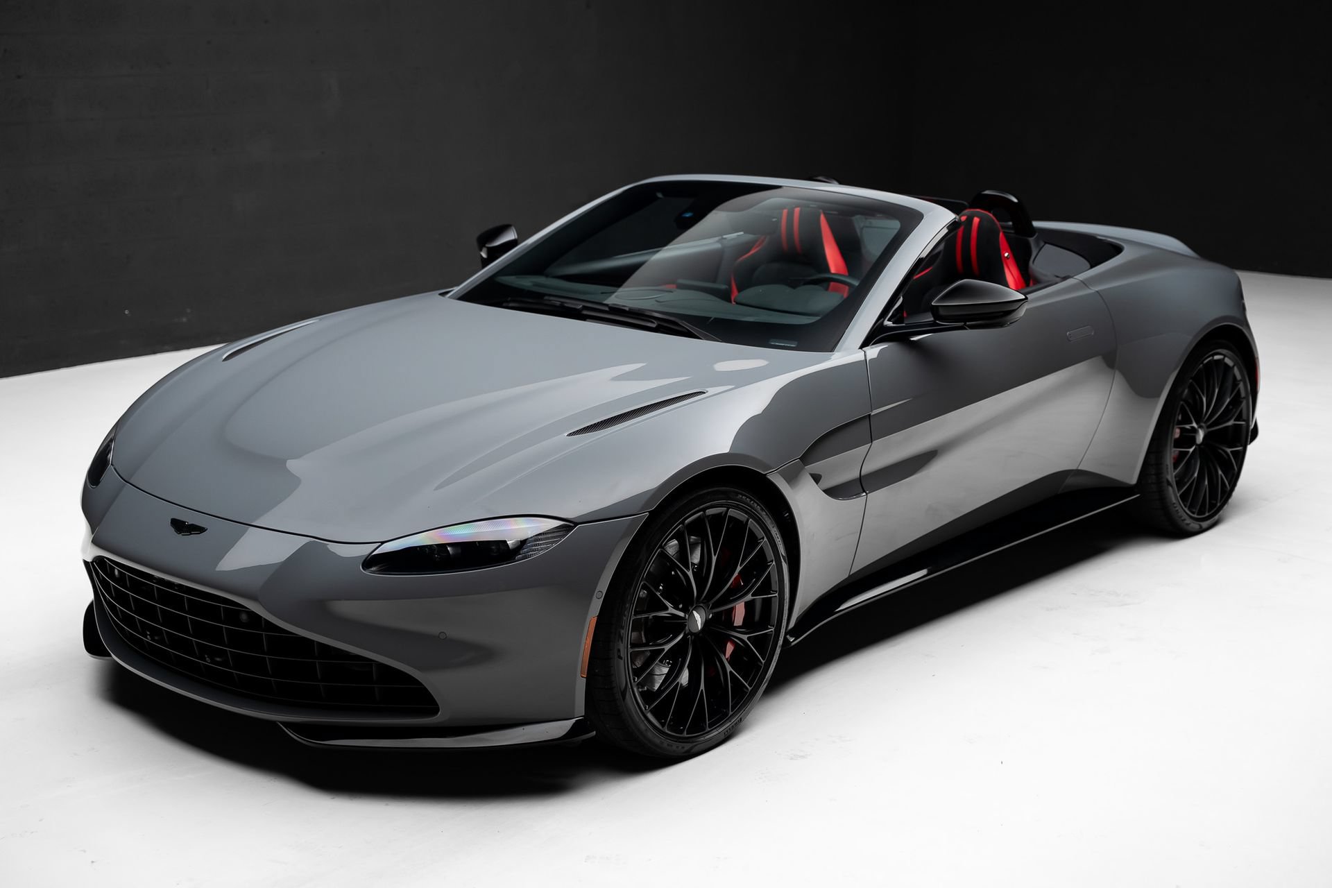 Used 2023 Aston Martin V8 Vantage Roadster RWD image 7