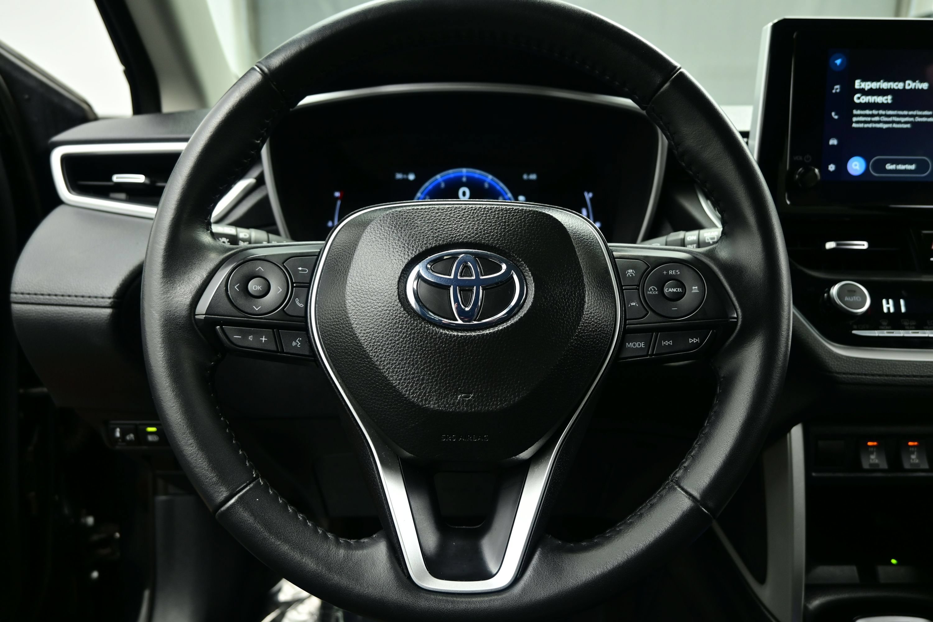 Used 2025 Toyota Corolla Cross XLE AWD/4WD image 24