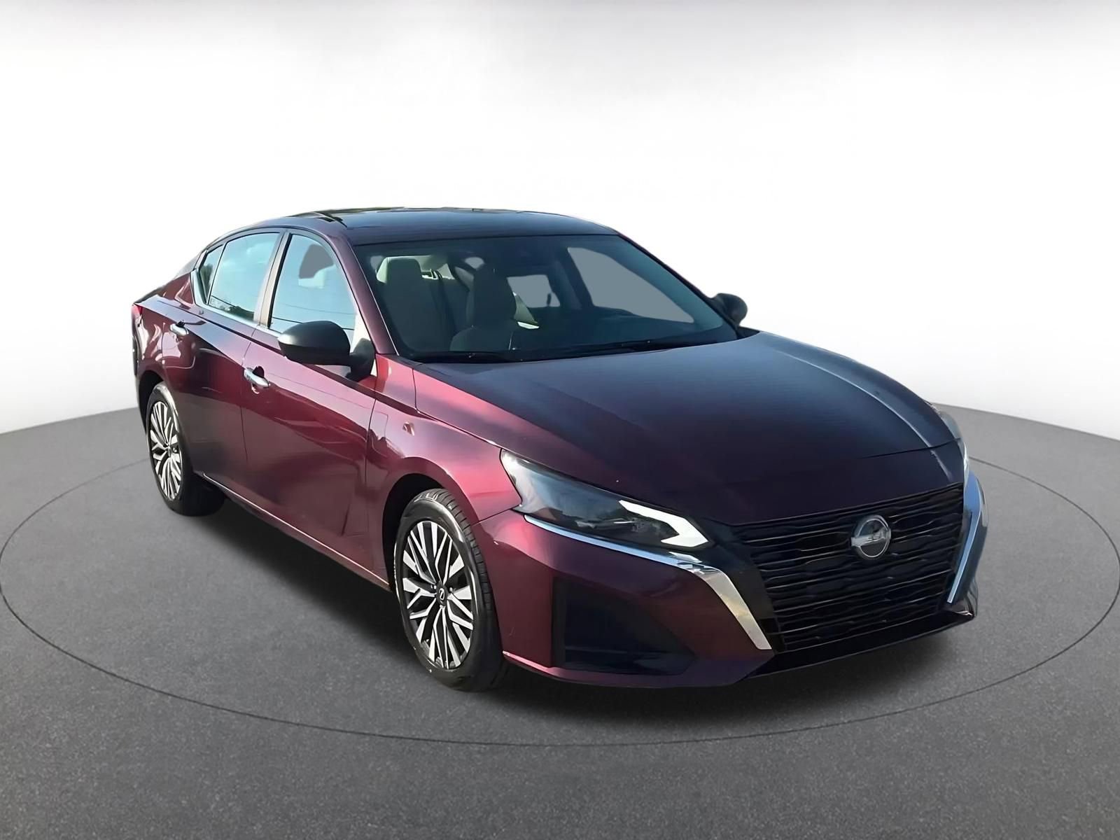 Used 2025 Nissan Altima 2.5 SV FWD image 3