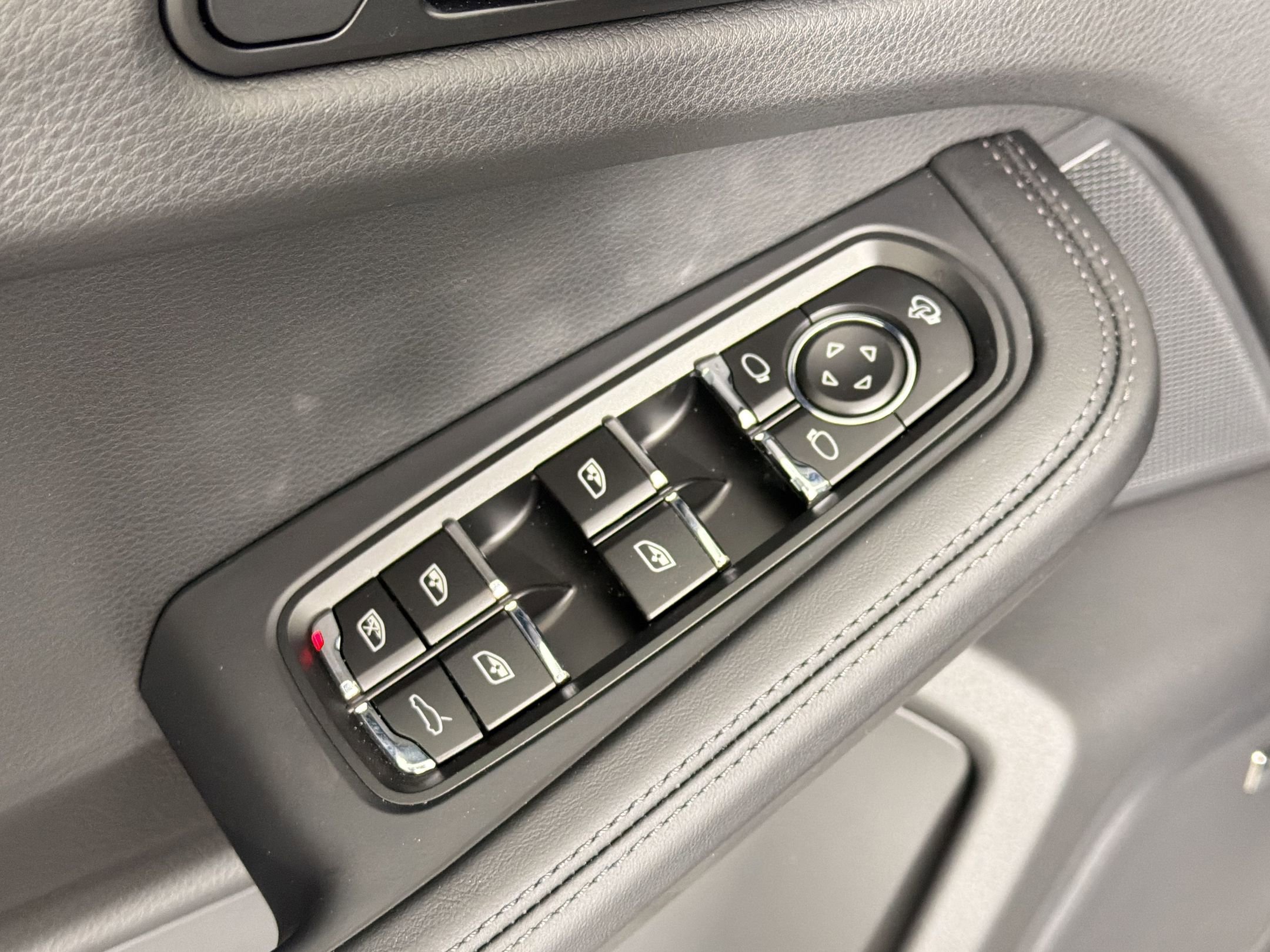 New 2026 Porsche Macan S AWD/4WD image 23