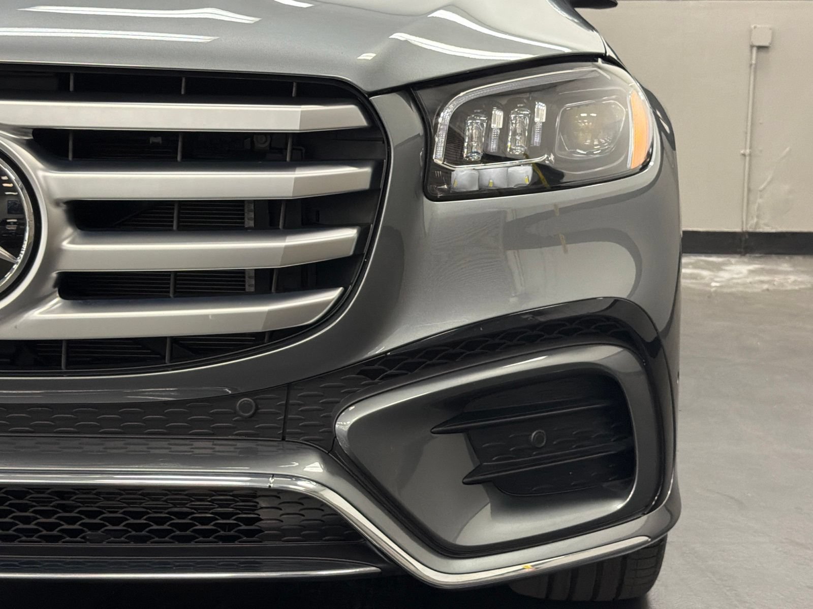 Used 2026 Mercedes-Benz GLS 450 4MATIC w/ AMG Line Exterior image 7