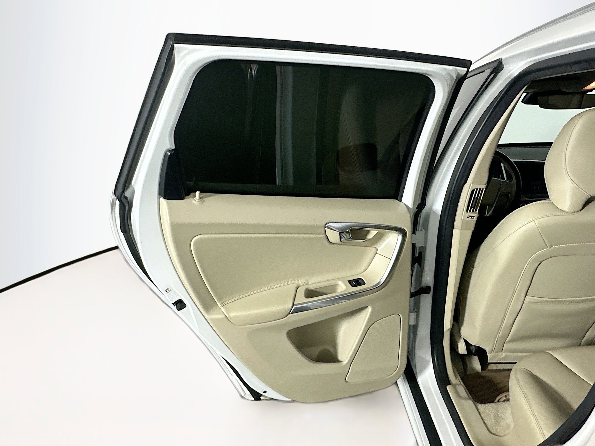 Used 2016 Volvo XC60 T5 Premier image 25