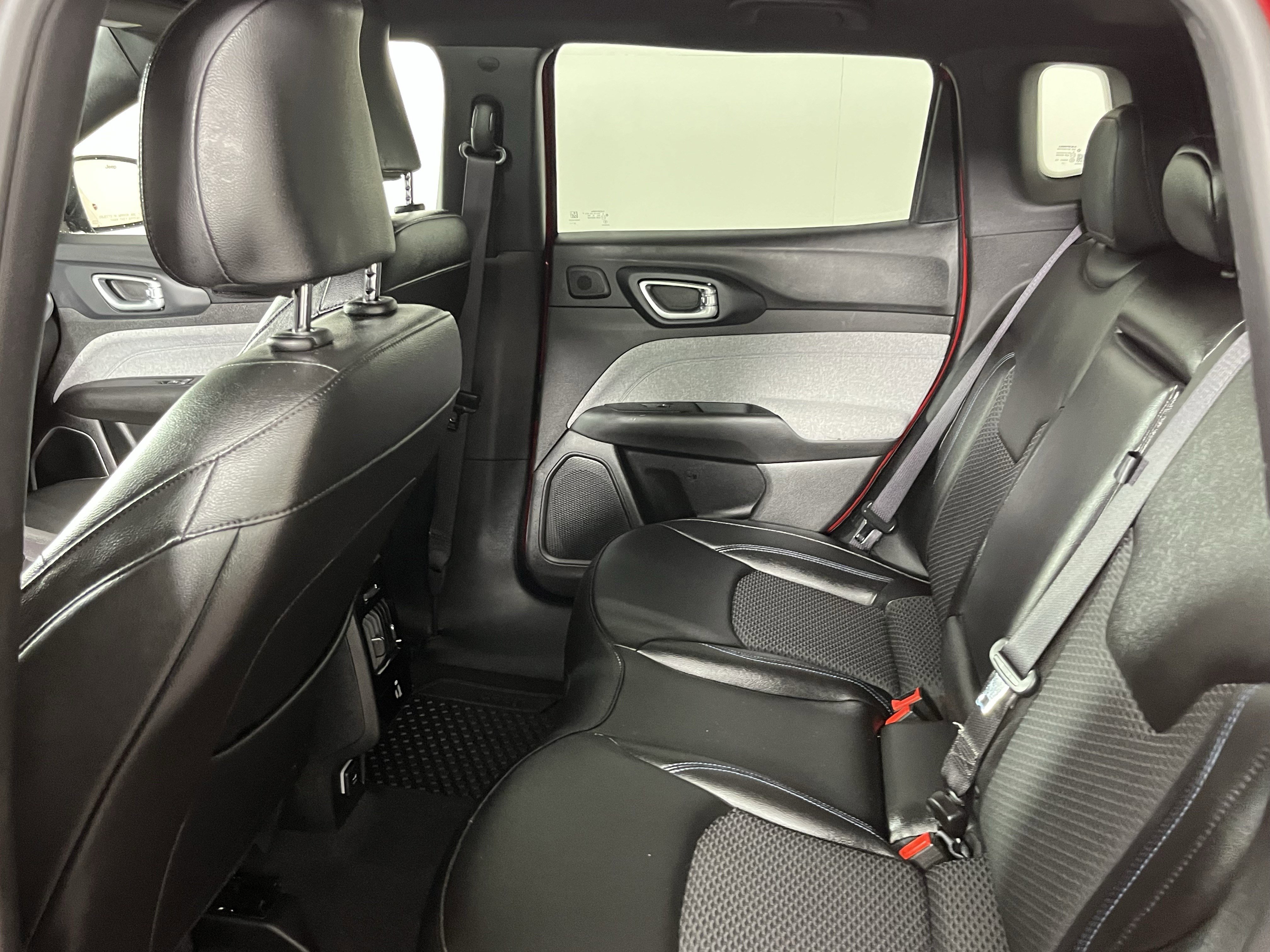 Used 2025 Jeep Compass Latitude w/ Sun & Sound Group image 12