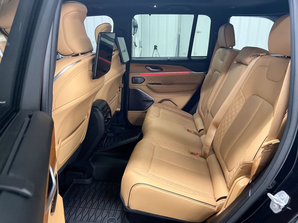 Used 2023 Jeep Grand Cherokee Summit AWD/4WD image 24
